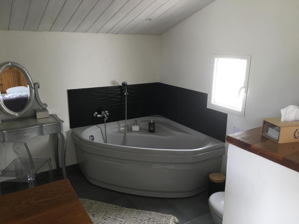 Chambre D Hotes Les Trois Chateaux Piscine Interieure Chauffee Notre-Dame-de-Riez ภายนอก รูปภาพ