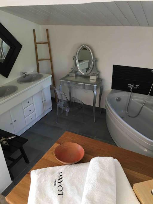 Chambre D Hotes Les Trois Chateaux Piscine Interieure Chauffee Notre-Dame-de-Riez ภายนอก รูปภาพ